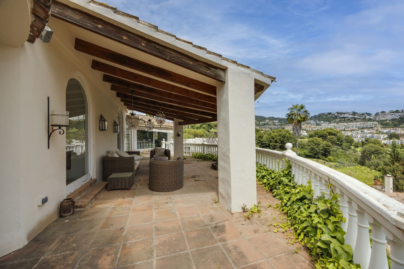 3 soveværelse Villa til salg i Benahavis med swimmingpool garage - € 2.650.000 (Ref: 9842696)