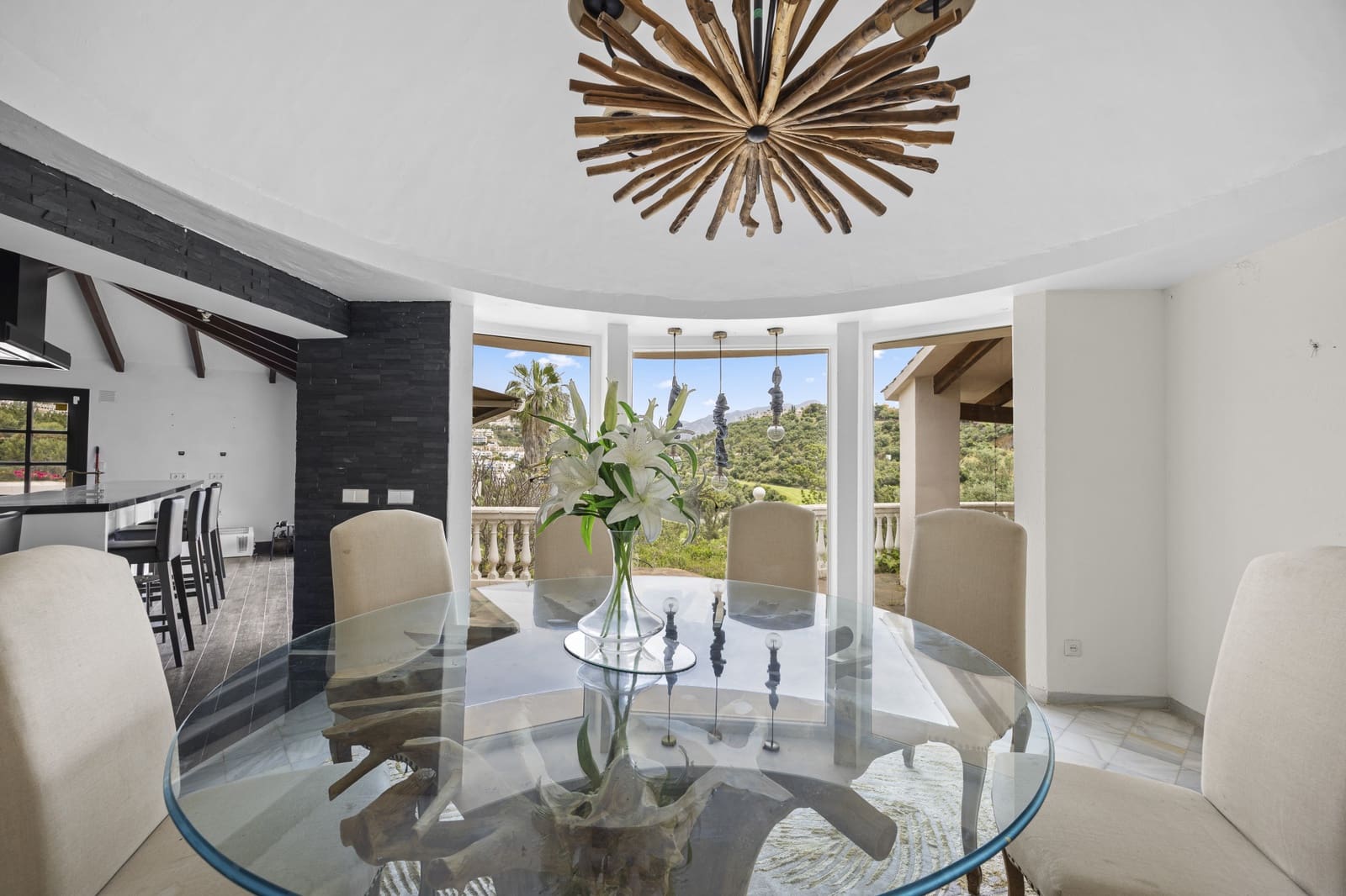 3 bedroom Villa for sale in Benahavis with pool garage - € 2,650,000 (Ref: 9842696)