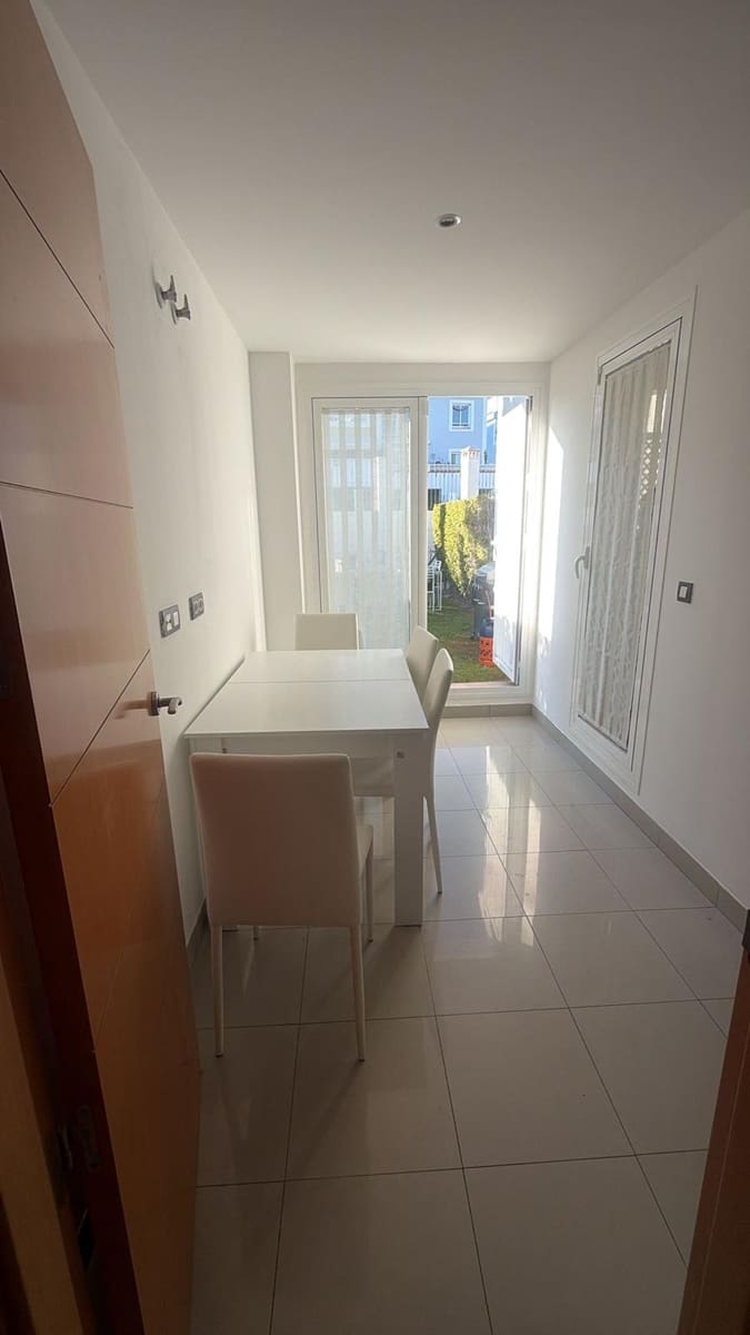 3 soveværelse Byhus til salg i Estepona med swimmingpool garage - € 559.000 (Ref: 9937644)