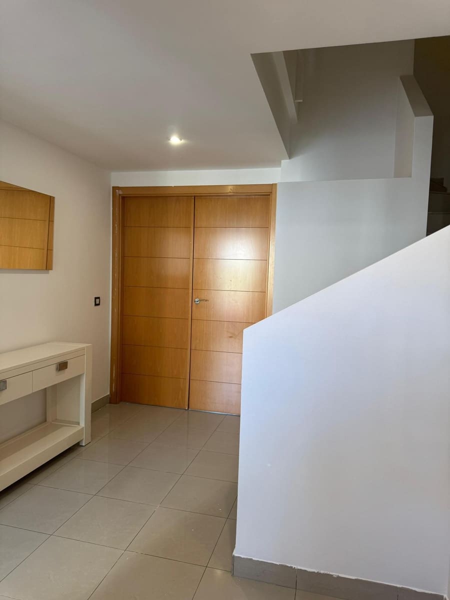 3 soveværelse Byhus til salg i Estepona med swimmingpool garage - € 559.000 (Ref: 9937644)