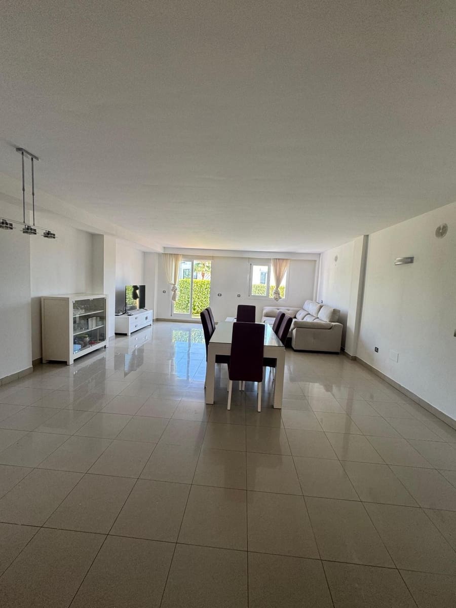 3 soveværelse Byhus til salg i Estepona med swimmingpool garage - € 559.000 (Ref: 9937644)