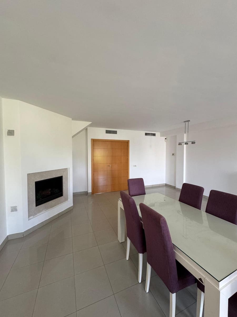 3 soveværelse Byhus til salg i Estepona med swimmingpool garage - € 559.000 (Ref: 9937644)