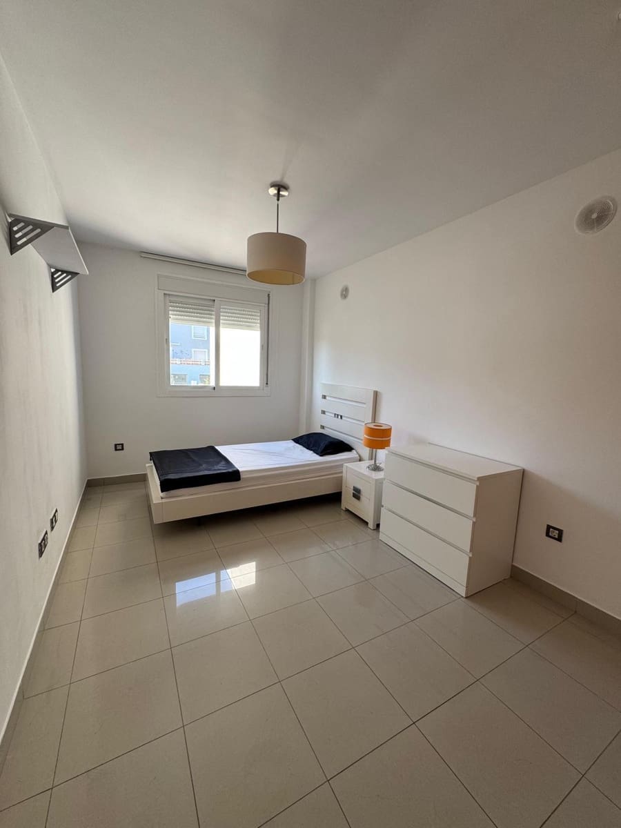 3 soveværelse Byhus til salg i Estepona med swimmingpool garage - € 559.000 (Ref: 9937644)