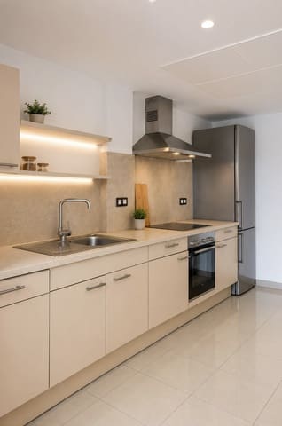 Casa de 3 habitaciones en Estepona en venta con piscina garaje - 559.000 € (Ref: 9937644)