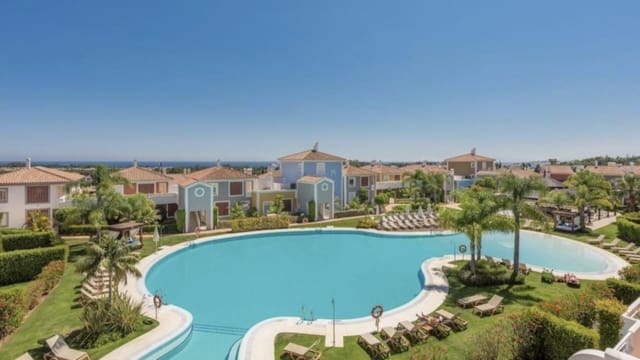 Casa de 3 habitaciones en Estepona en venta con piscina garaje - 559.000 € (Ref: 9937644)