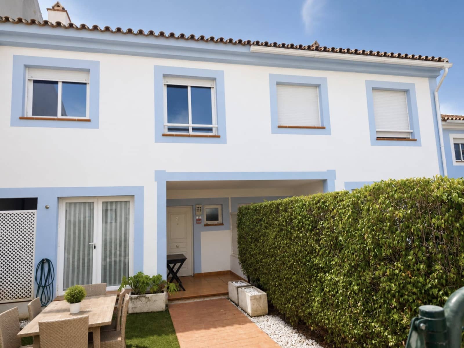 3 soveværelse Byhus til salg i Estepona med swimmingpool garage - € 559.000 (Ref: 9937644)