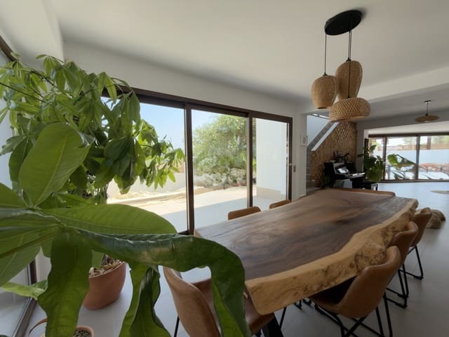 3 bedroom Townhouse for sale in Gandia with pool garage - € 599,000 (Ref: 9096642)