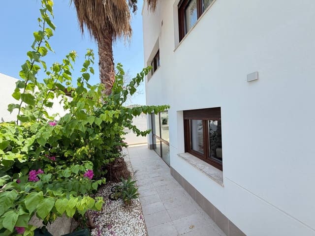 3 bedroom Townhouse for sale in Gandia with pool garage - € 599,000 (Ref: 9096642)
