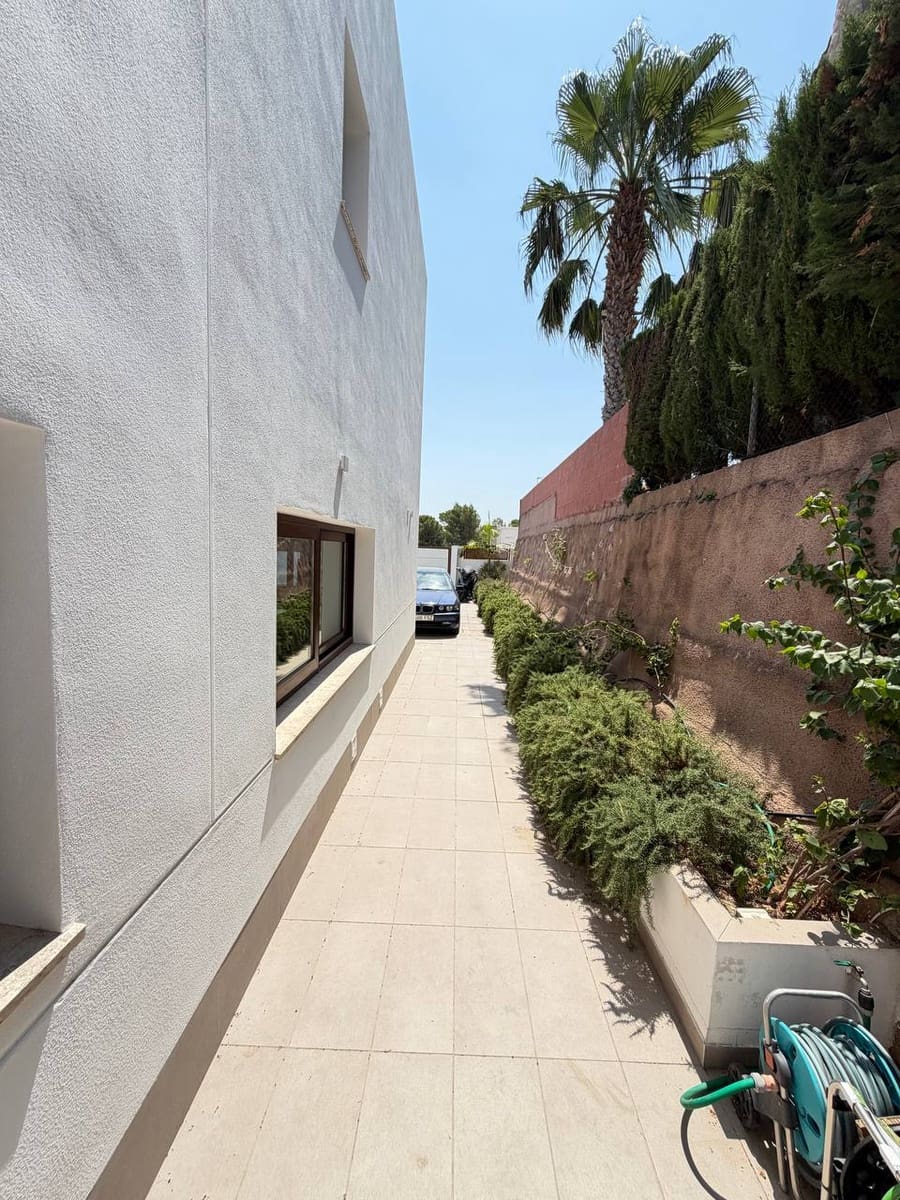 3 bedroom Townhouse for sale in Gandia with pool garage - € 599,000 (Ref: 9096642)