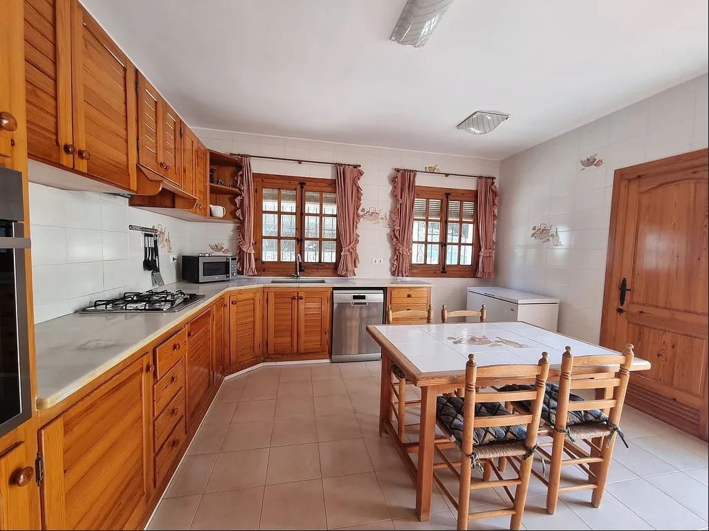 5 soveværelse Villa til salg i Gandia med swimmingpool garage - € 390.000 (Ref: 9106992)