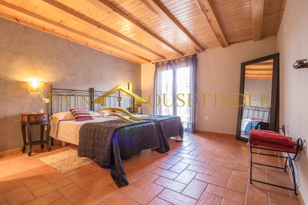 5 soveværelse Guesthouse/B & B til salg i Vall de Laguart med garage - € 459.000 (Ref: 9208006)