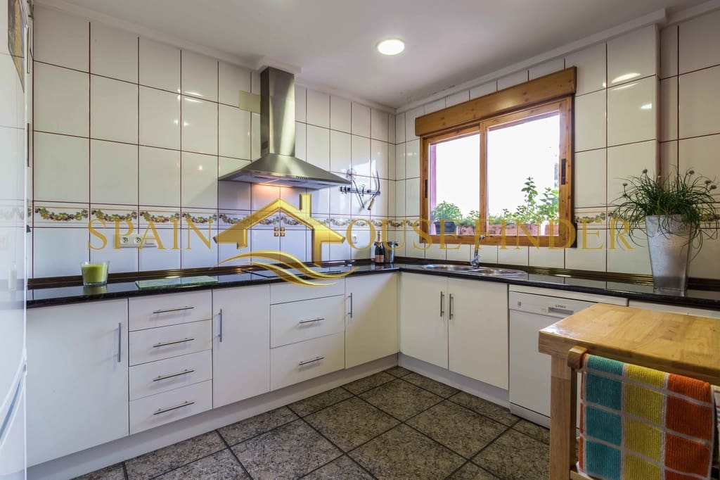 5 soveværelse Guesthouse/B & B til salg i Vall de Laguart med garage - € 459.000 (Ref: 9208006)