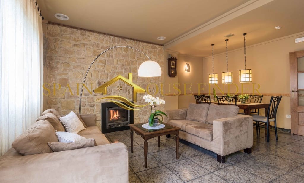 5 soveværelse Guesthouse/B & B til salg i Vall de Laguart med garage - € 459.000 (Ref: 9208006)