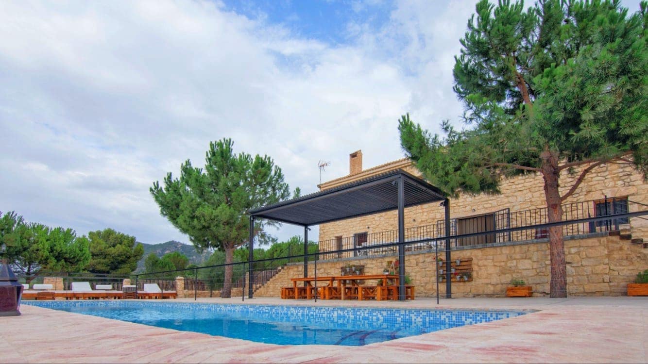 8 soveværelse Guesthouse/B & B til salg i Biar med swimmingpool garage - € 1.000.000 (Ref: 9287917)