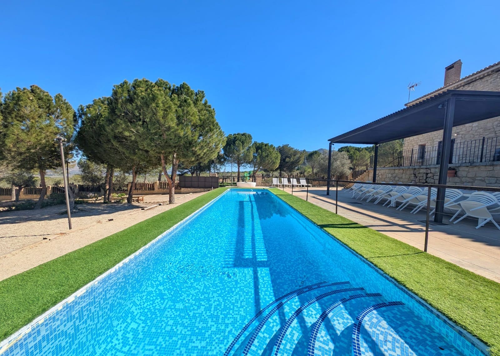 8 soveværelse Guesthouse/B & B til salg i Biar med swimmingpool garage - € 1.000.000 (Ref: 9287917)