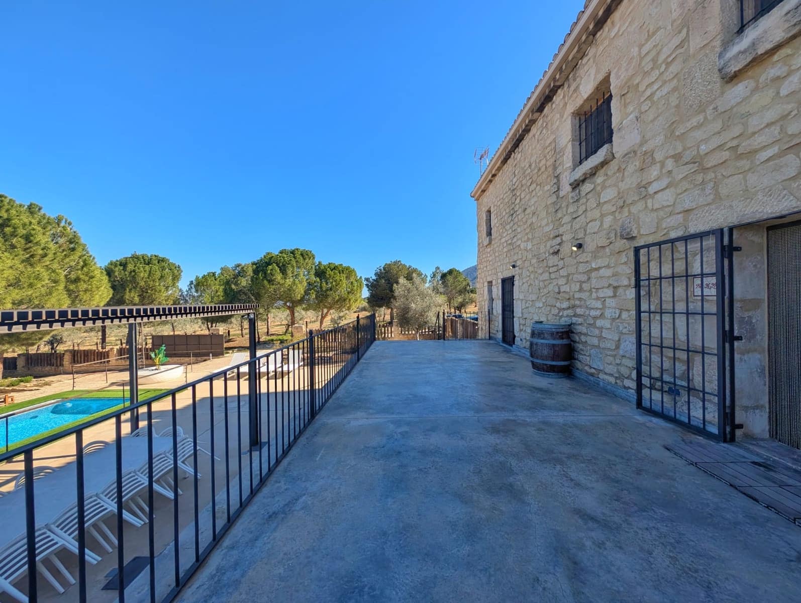 8 soveværelse Guesthouse/B & B til salg i Biar med swimmingpool garage - € 1.000.000 (Ref: 9287917)