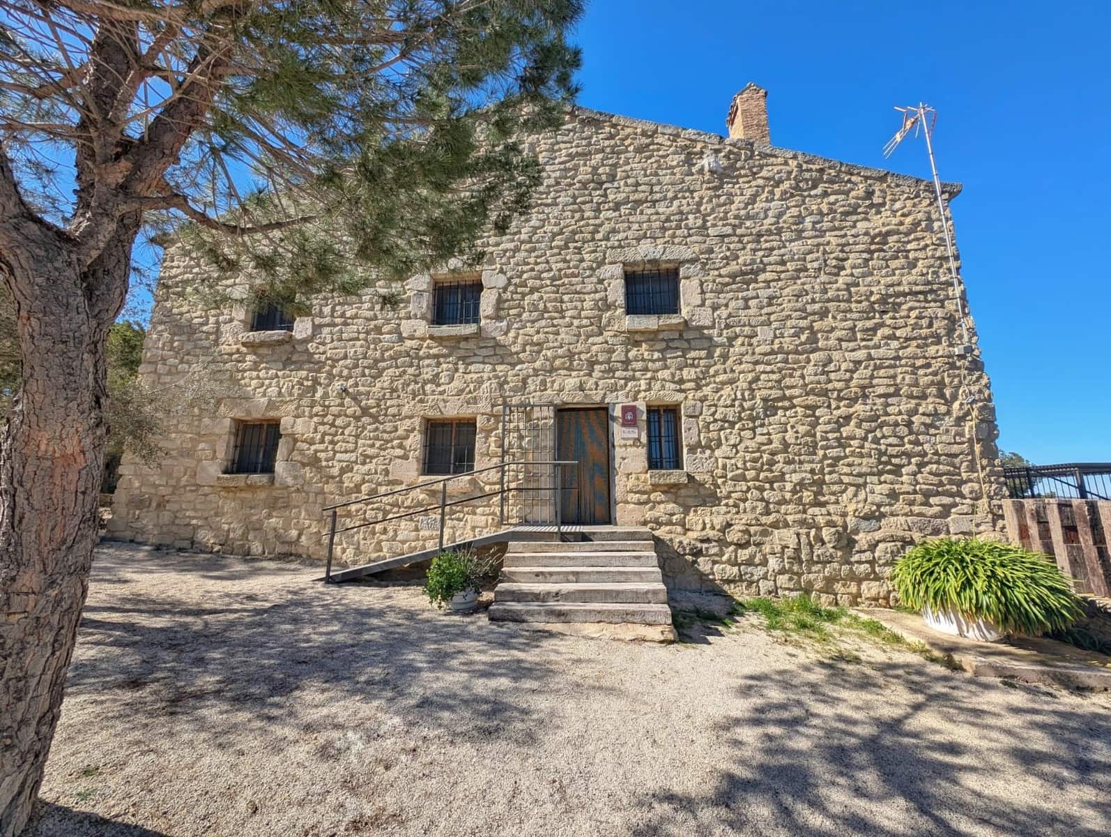 8 soveværelse Guesthouse/B & B til salg i Biar med swimmingpool garage - € 1.000.000 (Ref: 9287917)