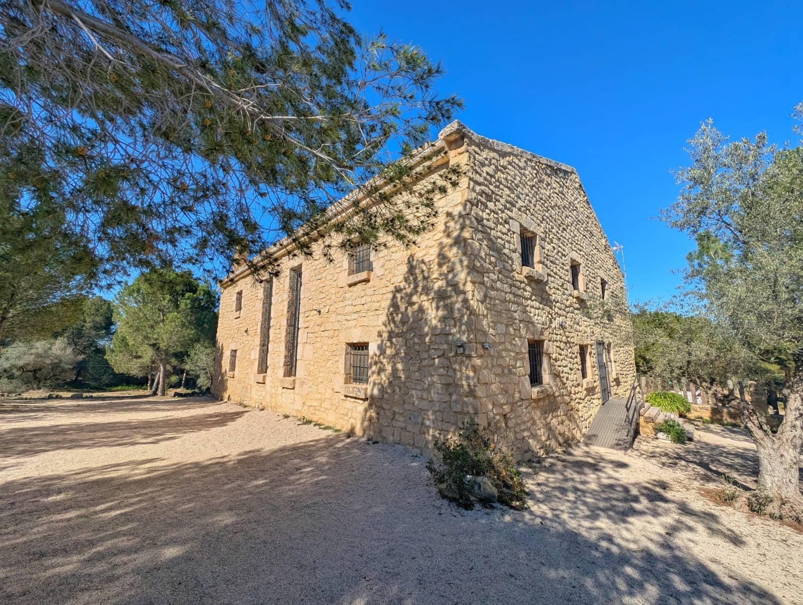 8 soveværelse Guesthouse/B & B til salg i Biar med swimmingpool garage - € 1.000.000 (Ref: 9287917)