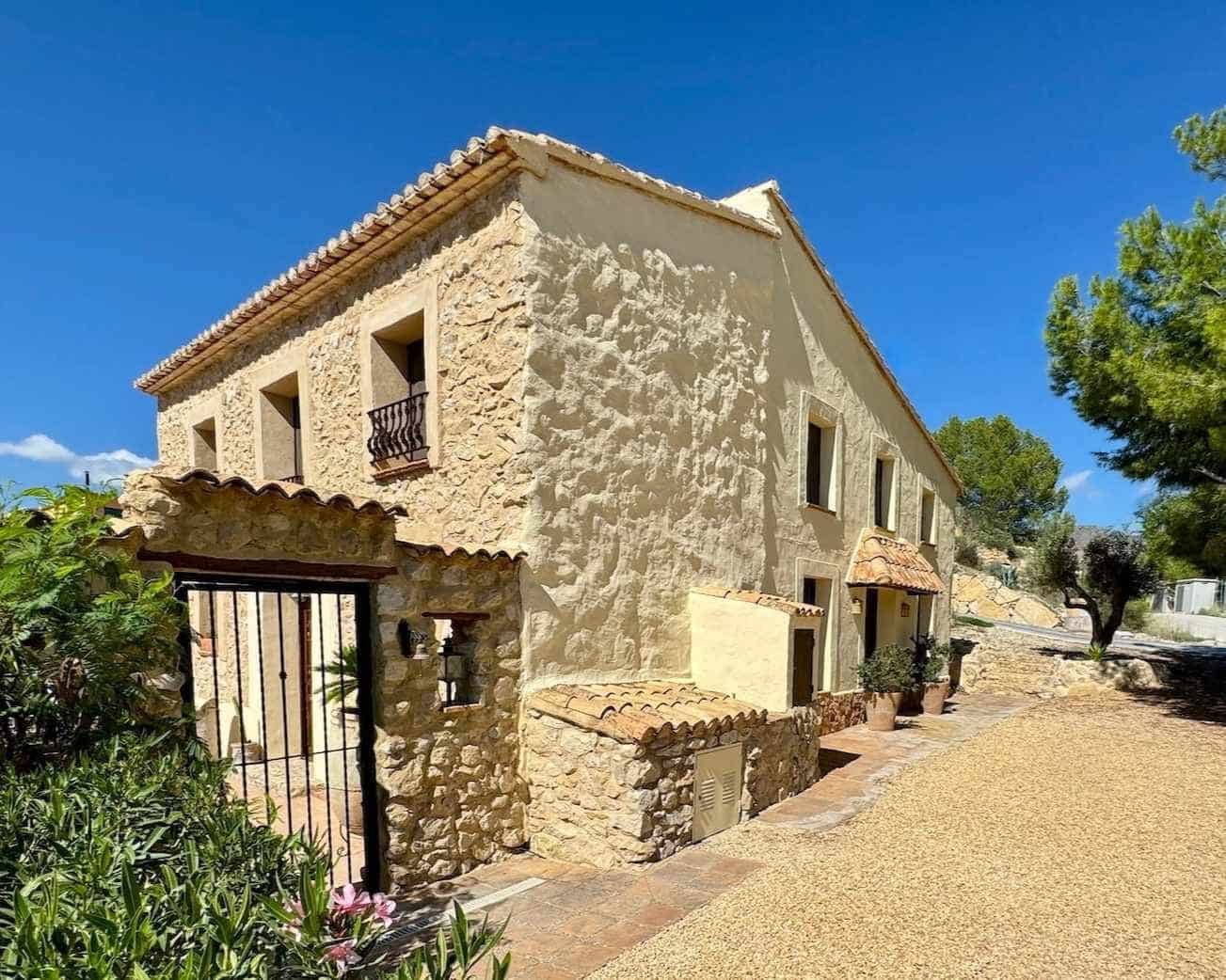 3 sovrum Finca/Hus på landet till salu i Relleu med pool - 695 000 € (Ref: 9321426)