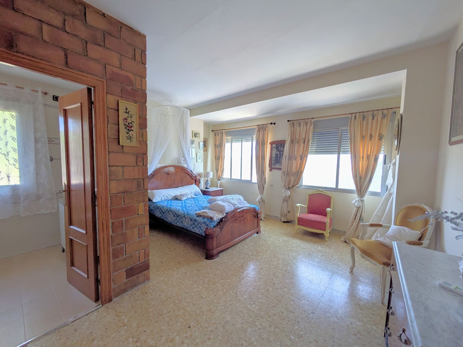 22 soverom Finca/Herregård til salgs i Oliva med svømmebasseng garasje - € 900 000 (Ref: 9393763)