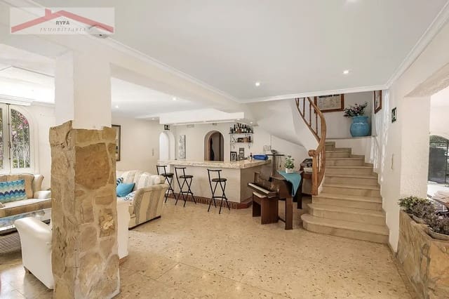 11 bedroom Guesthouse/B & B for sale in Oliva with pool garage - € 975,000 (Ref: 9407933)