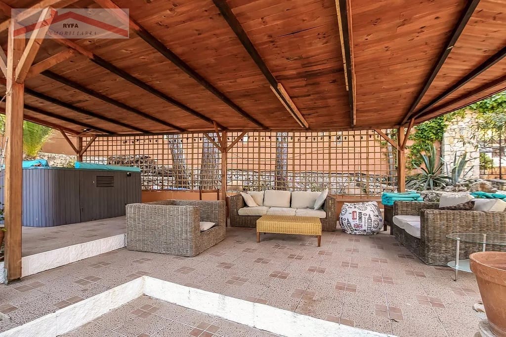 11 bedroom Guesthouse/B & B for sale in Oliva with pool garage - € 975,000 (Ref: 9407933)