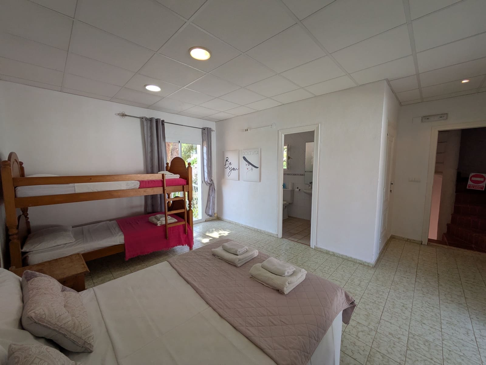 11 soveværelse Guesthouse/B & B til salg i Oliva med swimmingpool garage - € 975.000 (Ref: 9407933)