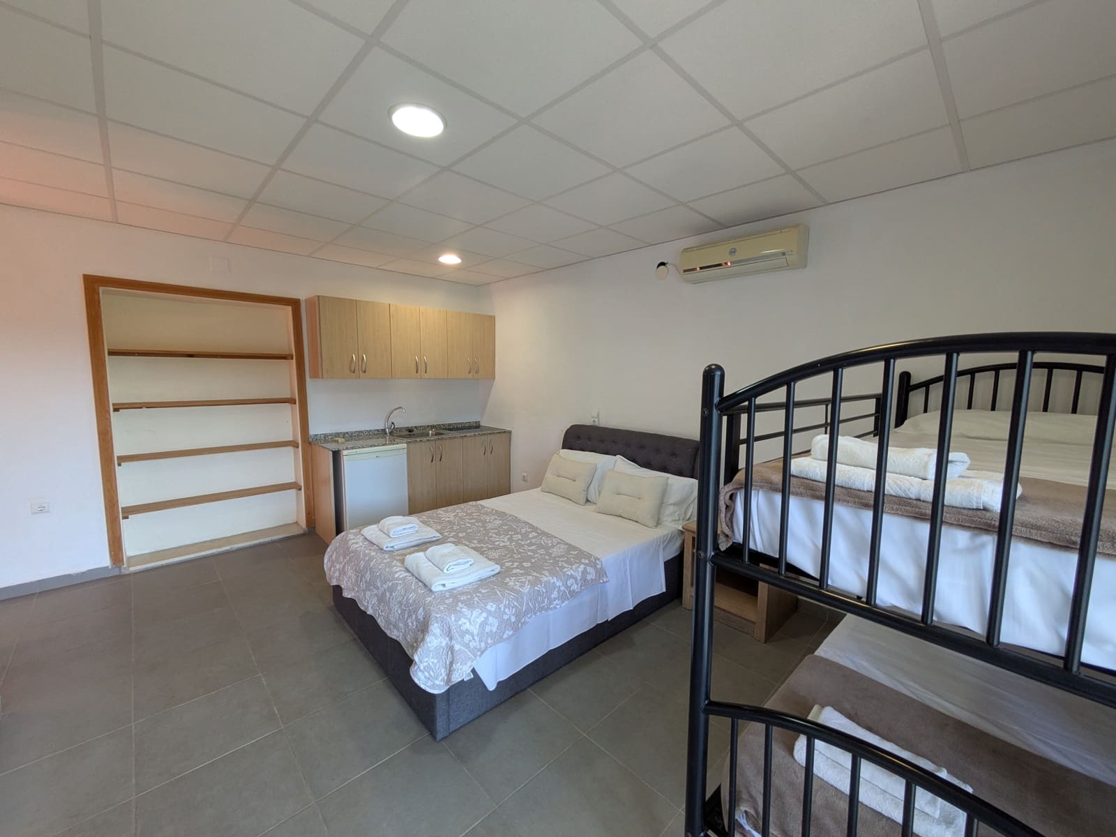 11 soveværelse Guesthouse/B & B til salg i Oliva med swimmingpool garage - € 975.000 (Ref: 9407933)