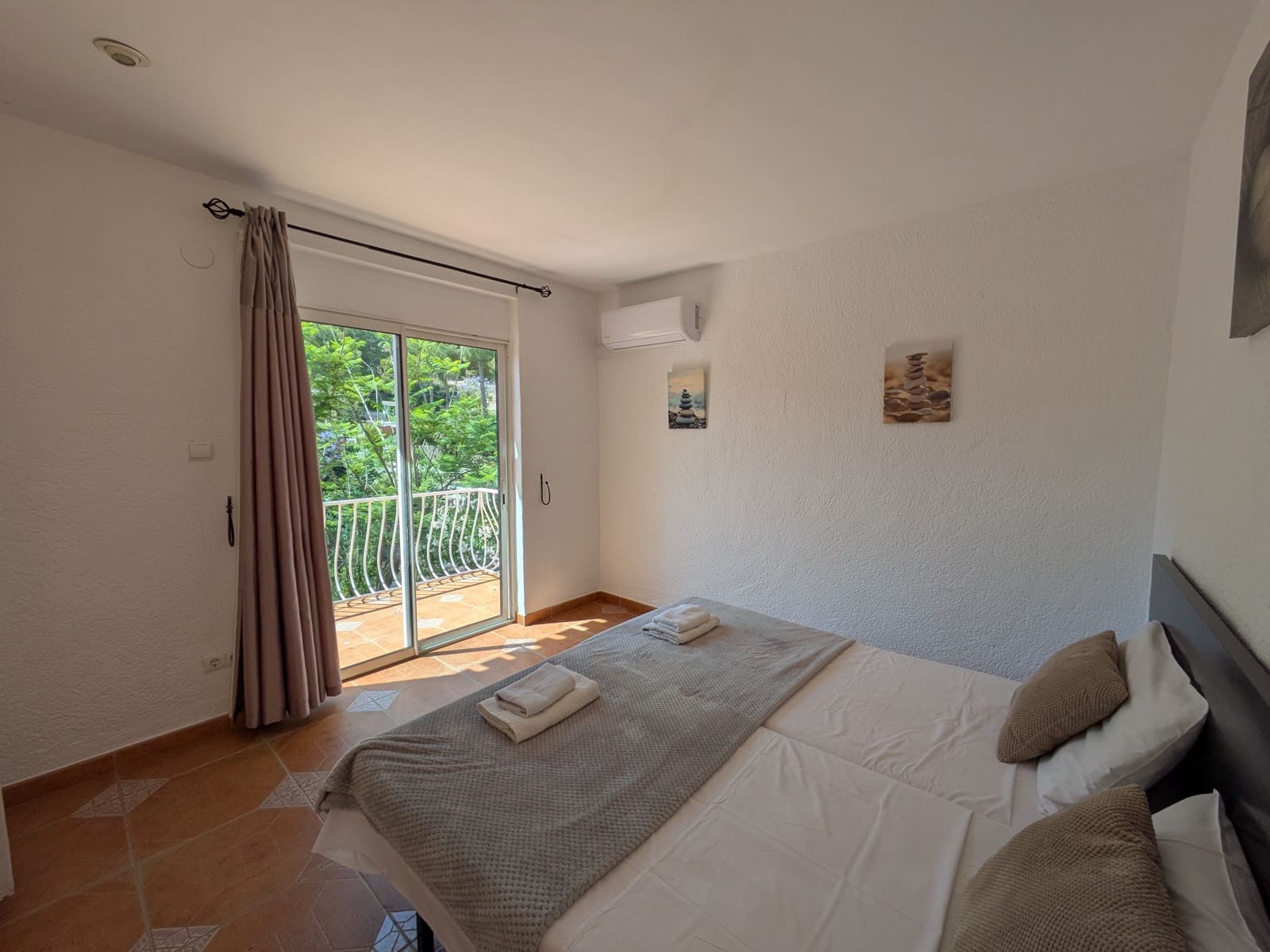 11 soveværelse Guesthouse/B & B til salg i Oliva med swimmingpool garage - € 975.000 (Ref: 9407933)