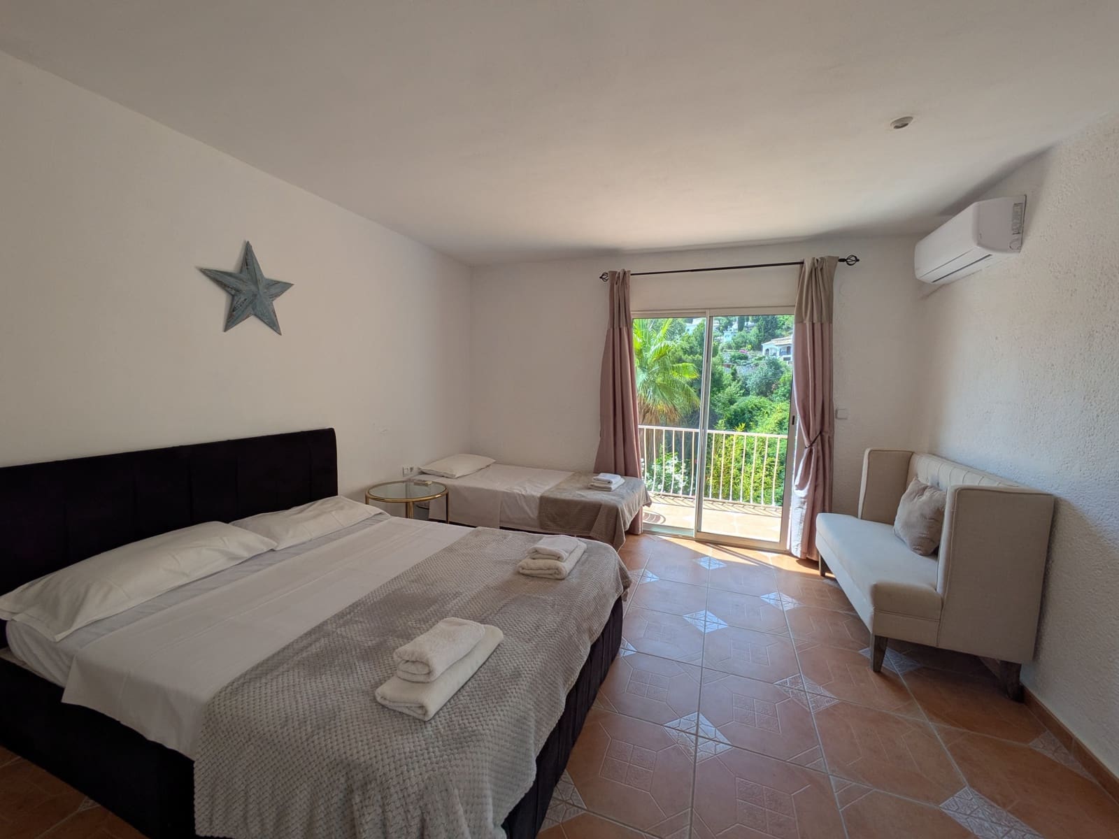 11 soveværelse Guesthouse/B & B til salg i Oliva med swimmingpool garage - € 975.000 (Ref: 9407933)