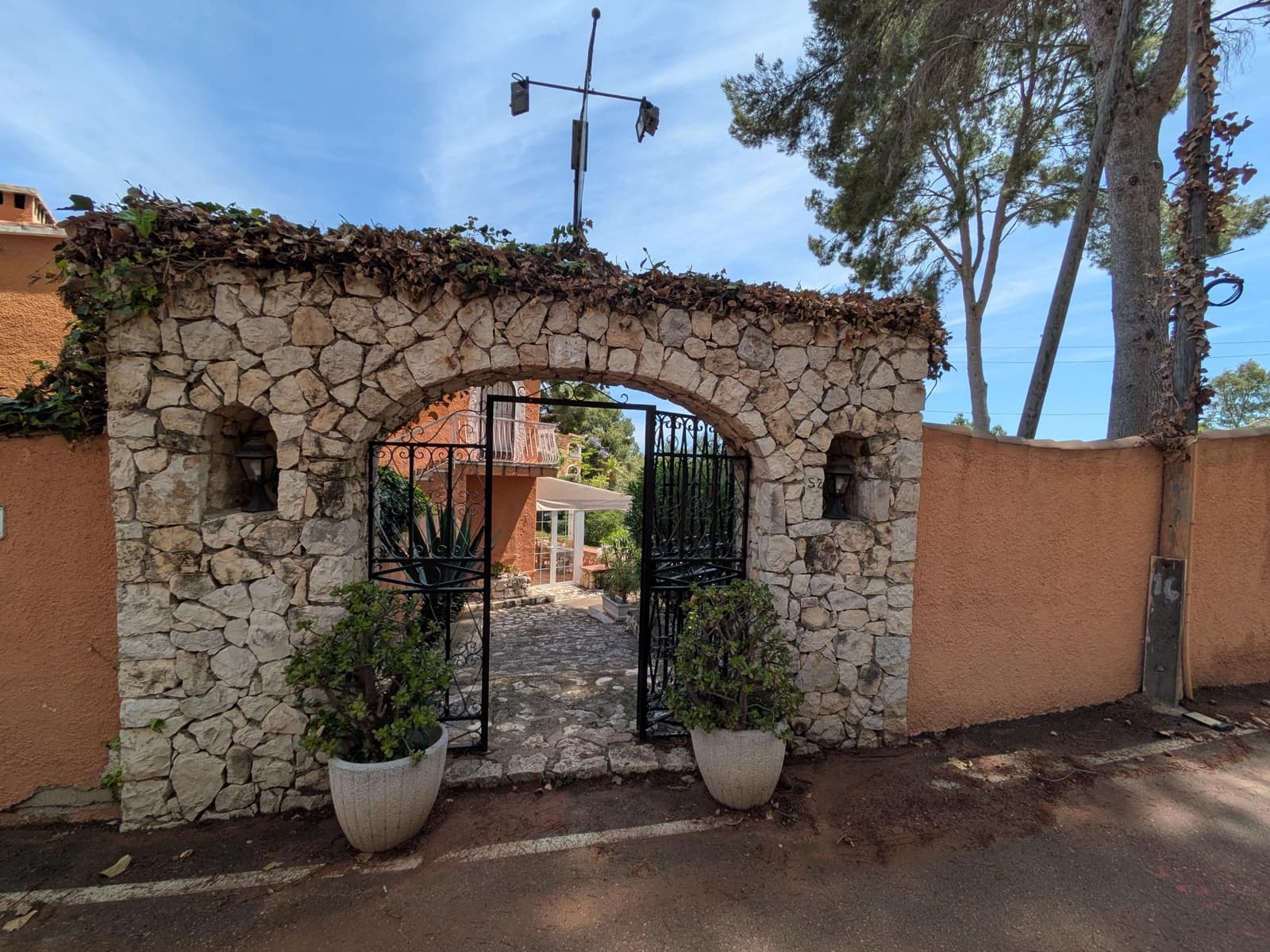 11 soveværelse Guesthouse/B & B til salg i Oliva med swimmingpool garage - € 975.000 (Ref: 9407933)