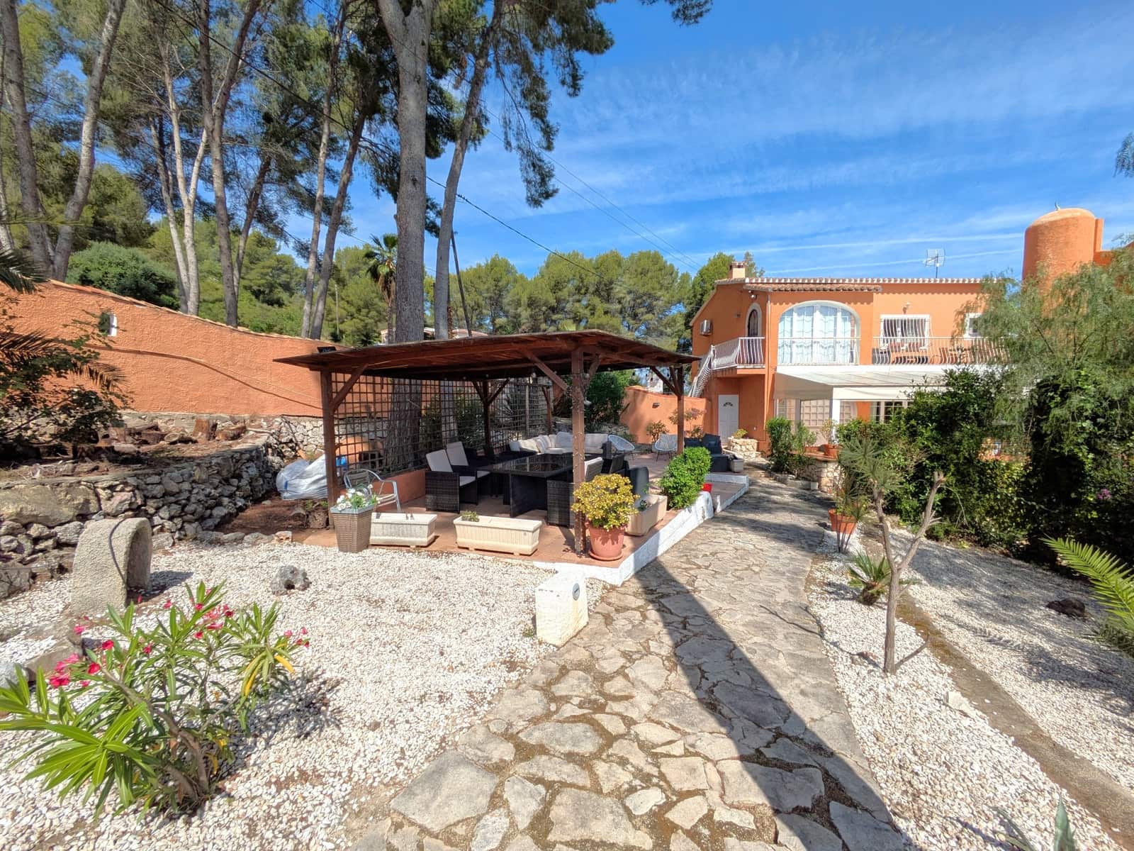 11 soveværelse Guesthouse/B & B til salg i Oliva med swimmingpool garage - € 975.000 (Ref: 9407933)