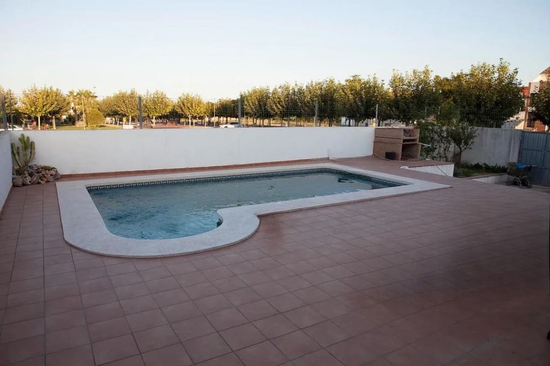 Chalet de 7 habitaciones en Oliva en venta con piscina garaje - 520.000 € (Ref: 9557755)