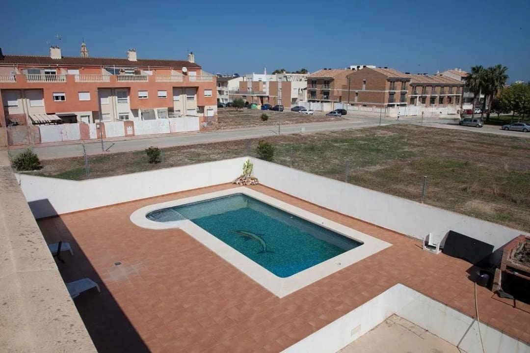 Chalet de 7 habitaciones en Oliva en venta con piscina garaje - 520.000 € (Ref: 9557755)