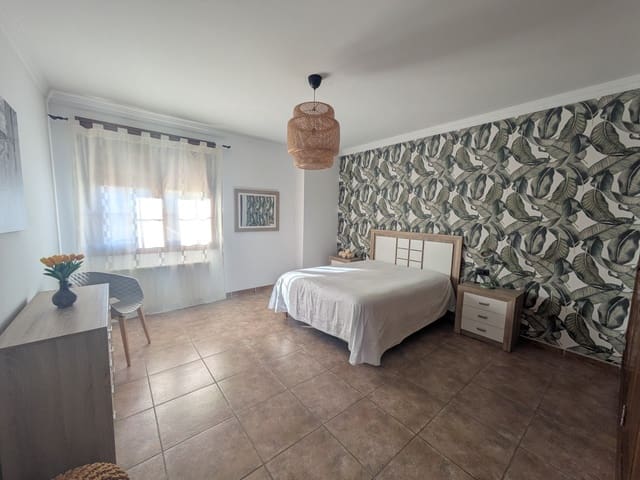 7 makuuhuone Huvila myytävänä paikassa Oliva mukana uima-altaan 
autotalli - 520 000 € (Ref: 9557755)