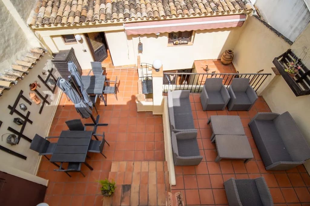 7 bedroom Guesthouse/B & B for sale in Parcent - € 399,000 (Ref: 9789992)
