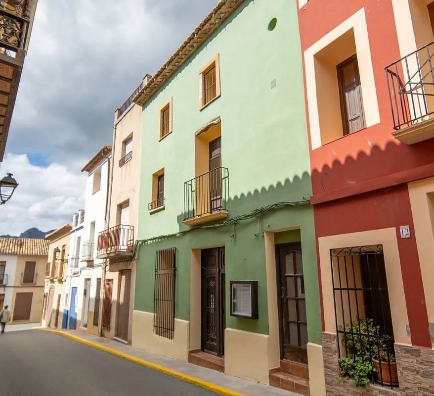 7 bedroom Guesthouse/B & B for sale in Parcent - € 399,000 (Ref: 9789992)