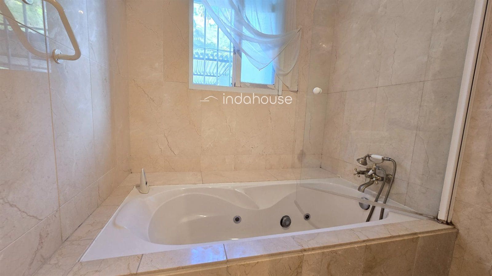 Piso de 2 habitaciones en La Quinta en venta con piscina - 610.000 € (Ref: 9756382)