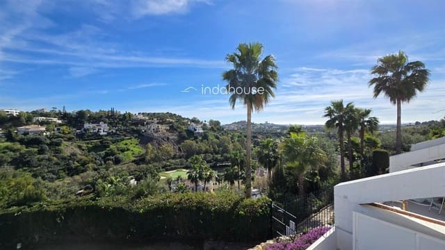 Piso de 2 habitaciones en La Quinta, Benahavís en venta con piscina - 610.000 € (Ref: 9756382)