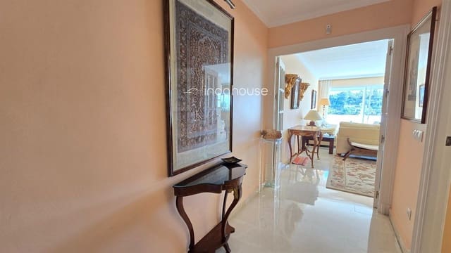 Piso de 2 habitaciones en La Quinta, Benahavís en venta con piscina - 610.000 € (Ref: 9756382)