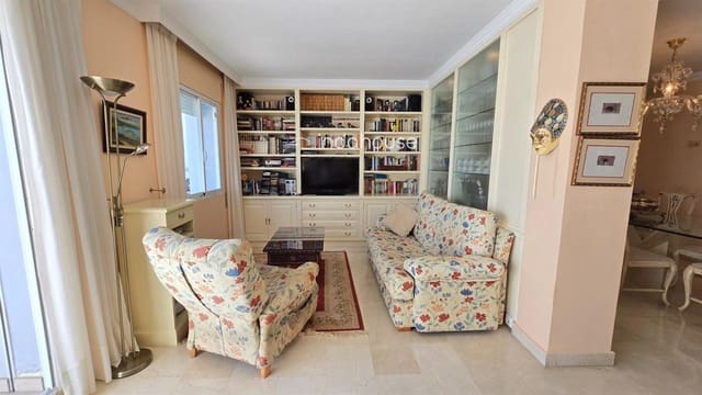 Piso de 2 habitaciones en La Quinta, Benahavís en venta con piscina - 610.000 € (Ref: 9756382)