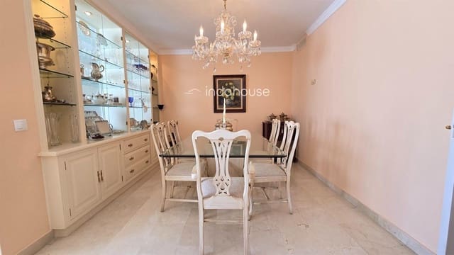 Piso de 2 habitaciones en La Quinta, Benahavís en venta con piscina - 610.000 € (Ref: 9756382)