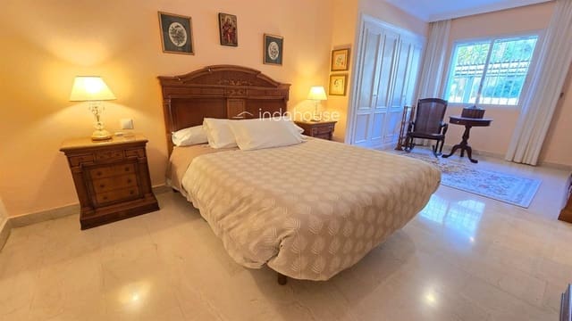 Piso de 2 habitaciones en La Quinta, Benahavís en venta con piscina - 610.000 € (Ref: 9756382)