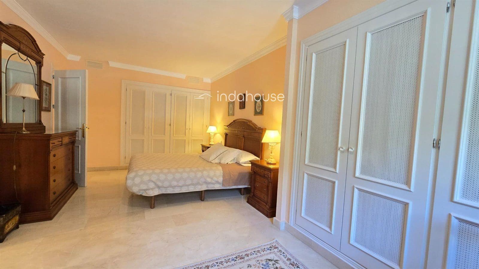 Piso de 2 habitaciones en La Quinta en venta con piscina - 610.000 € (Ref: 9756382)