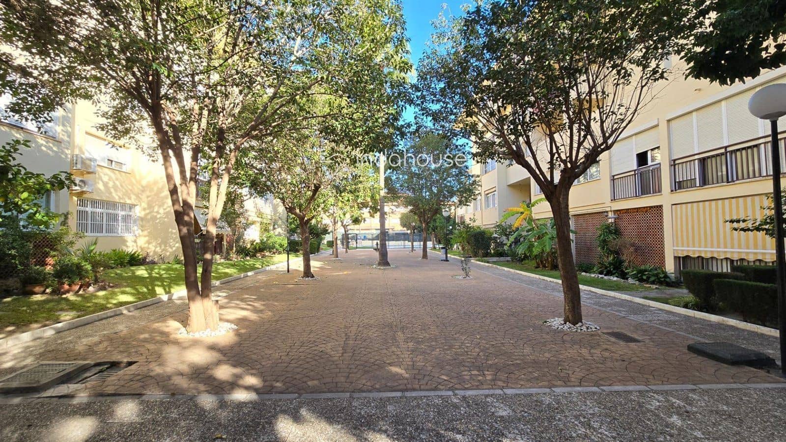 2 bedroom Flat for sale in Arroyo de la Miel with pool garage - € 345,000 (Ref: 9756388)