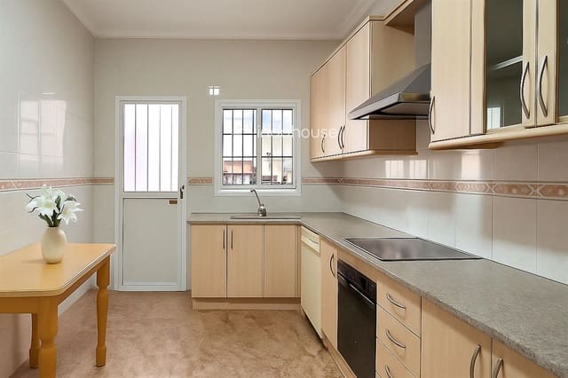 2 sypialnia Willa na sprzedaż w Arroyo de la Miel, Benalmádena z basenem garażem - 550 000 € (Ref: 9756390)