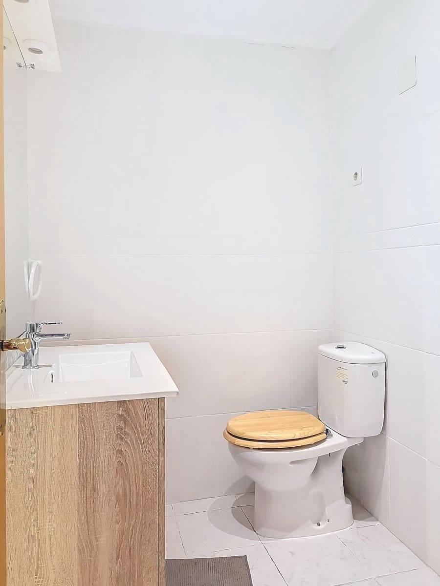 Flat for sale in Torremolinos - € 150,000 (Ref: 9760129)