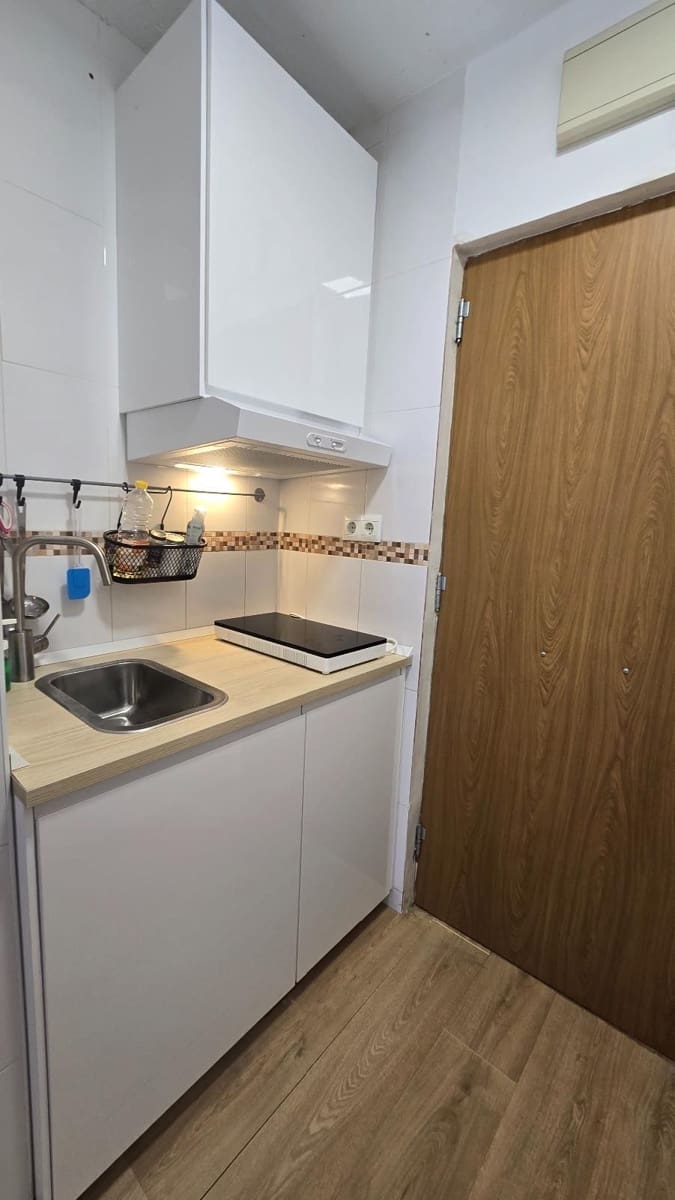 Lägenhet till salu i Torremolinos med pool - 150 000 € (Ref: 9772467)