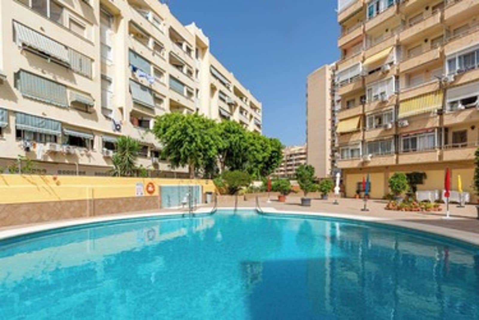 Lägenhet till salu i Torremolinos med pool - 150 000 € (Ref: 9772467)