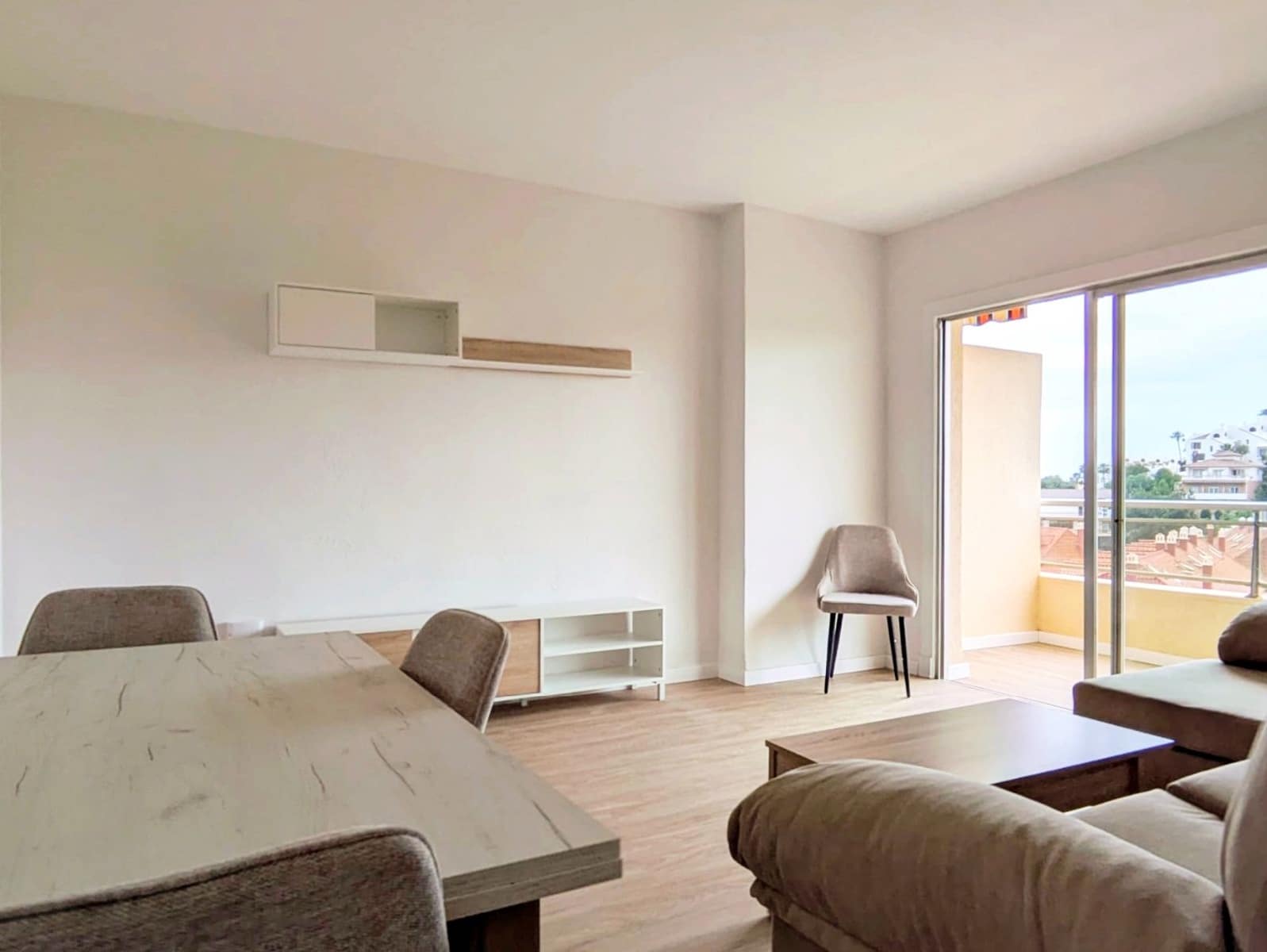 1 soverom Leilighet til salgs i Torrequebrada med svømmebasseng - € 299 000 (Ref: 9838579)